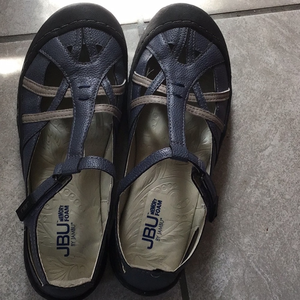 Like new Jambu shoes, 8